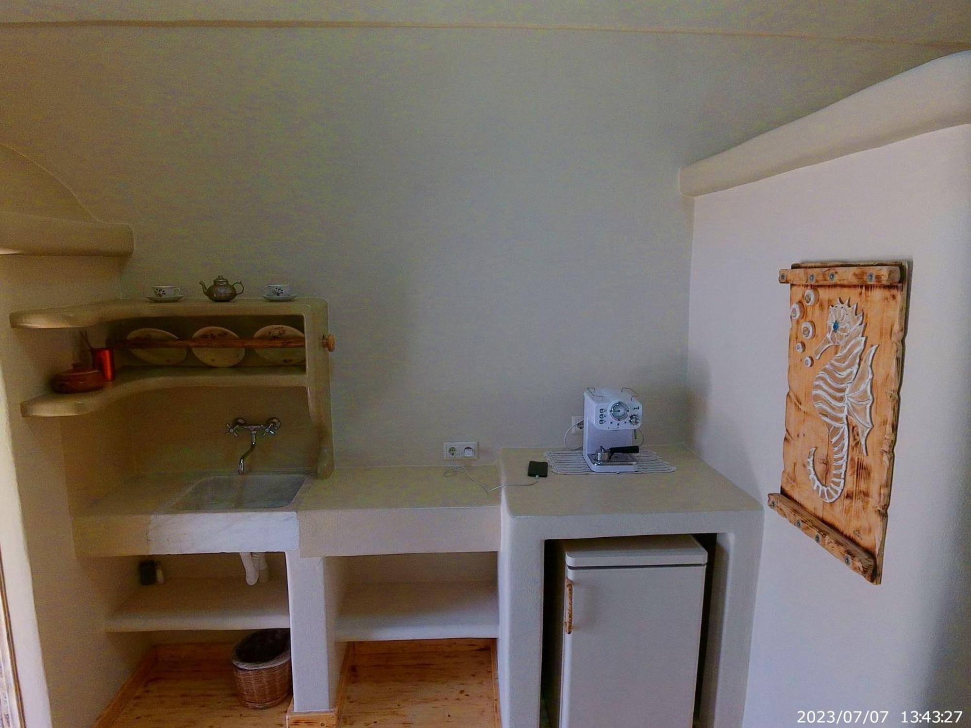 Aliori Art Caves Hotel Aegiali Room photo