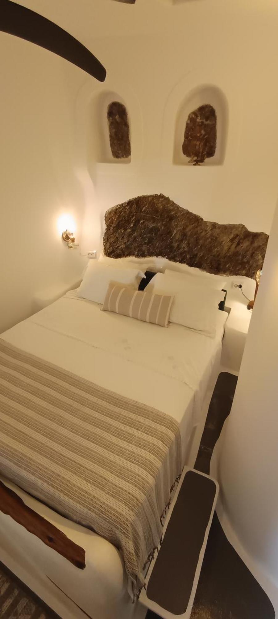 Aliori Art Caves Hotel Aegiali Exterior photo